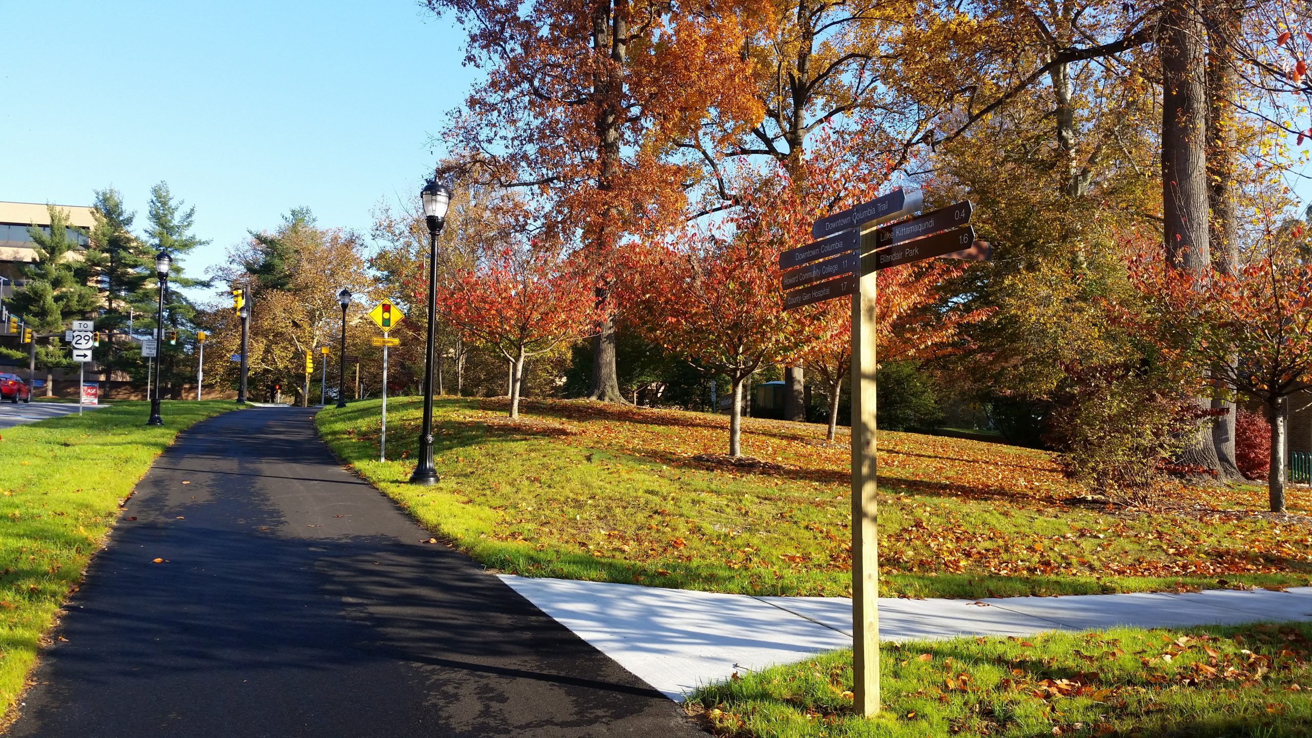 Shared use path with wayfinding