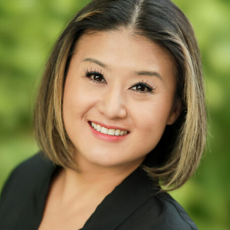 Julie Lo Headshot