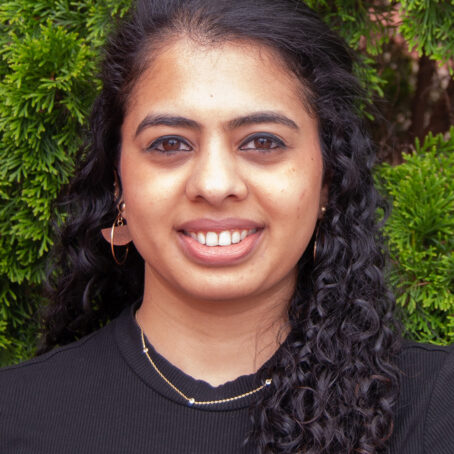 Srishti Murugan Headshot