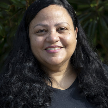 Elizabeth Oliver Headshot