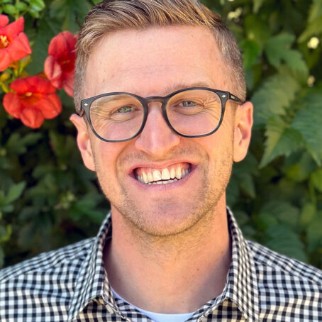 Alex Peppers Headshot