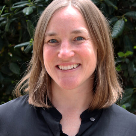 Kristin Saunders Headshot